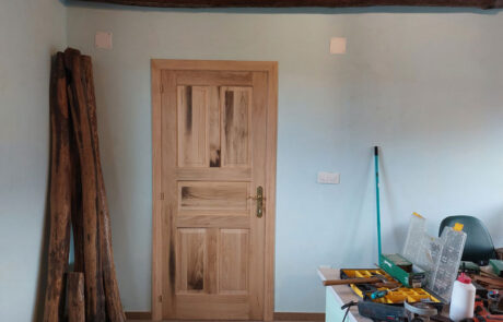 Porta maciza castaño vello